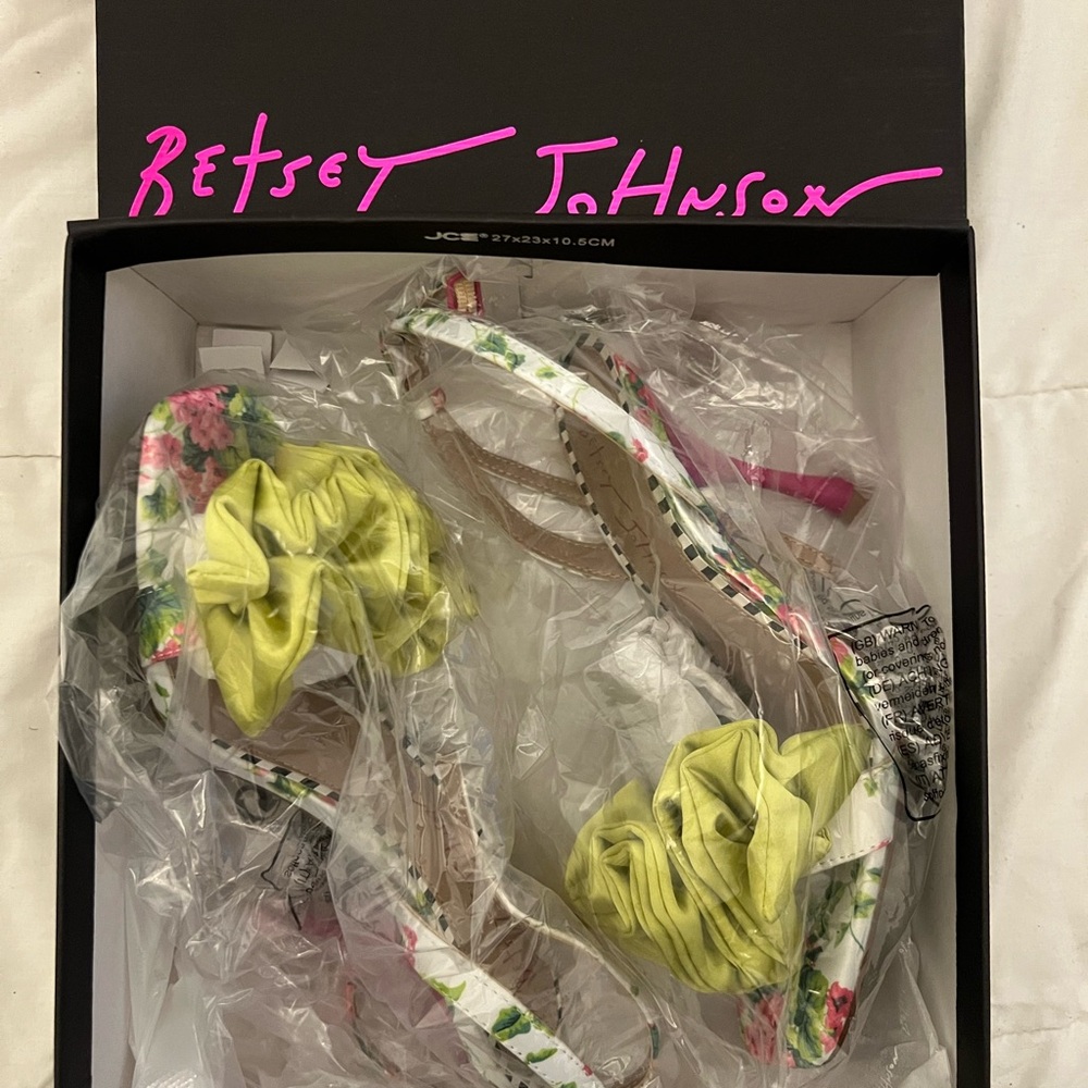 Betsey Johnson Floral Heels with Lime Ruffle - Picture 8 of 11